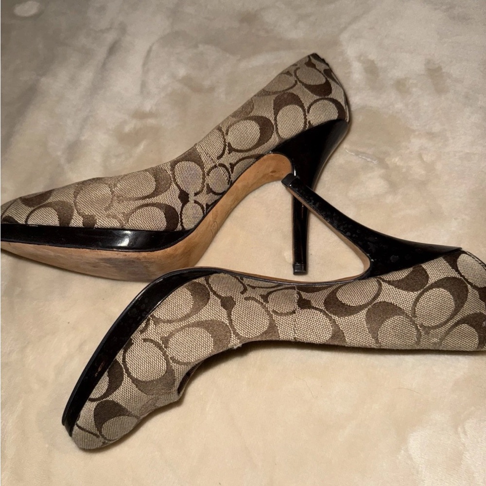 Coach Women’s Signature Brown Fabric Heels- Size 9.5 B - Picture 3 of 4